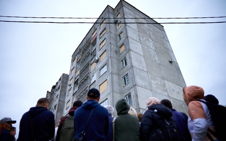 Дев'ятиповерхівка будинок мешканці атака