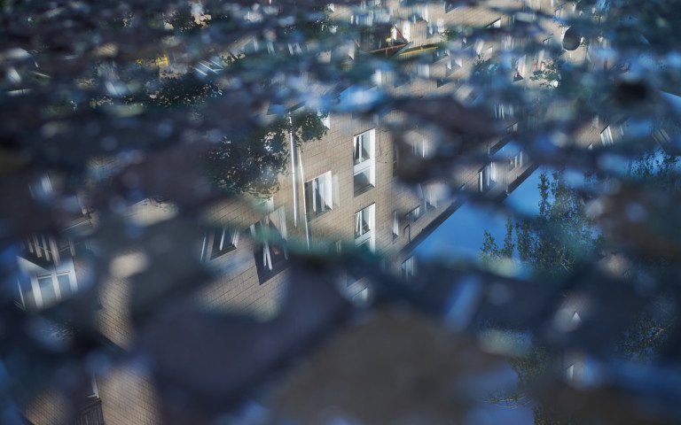 Після обстрілу 6 червня 2025 року. Росіяни скерували на Луцьк 15 БПЛА, 6 ракет. Влучили в житлову дев’ятиповерхівку. Уламки скла із вікон житлового будинку