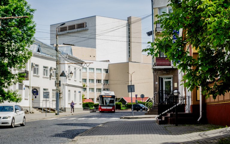 місто