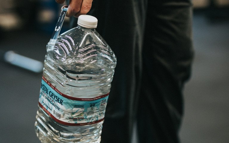 У разі тривалого блекауту лучанам роздаватимуть воду. Адреси