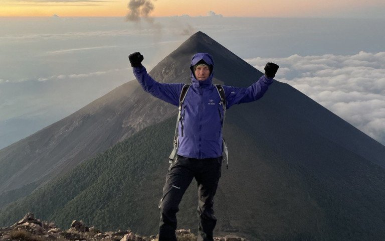 альпінст на вершині