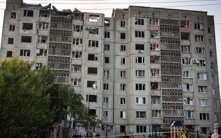 пошкоджена багатоповерхівка у Луцьку пошкоджена багатоповерхівка