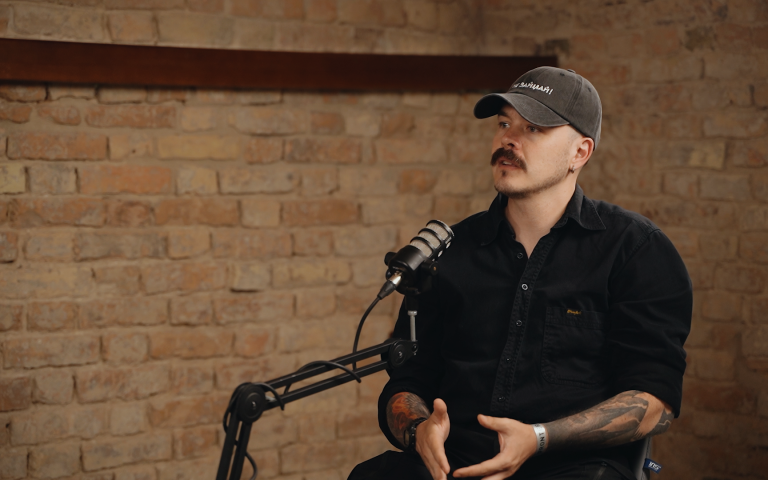 «Якщо ми не напишемо про цю війну, за нас це зроблять інші». Розмова з письменником Павлом Дерев’янком