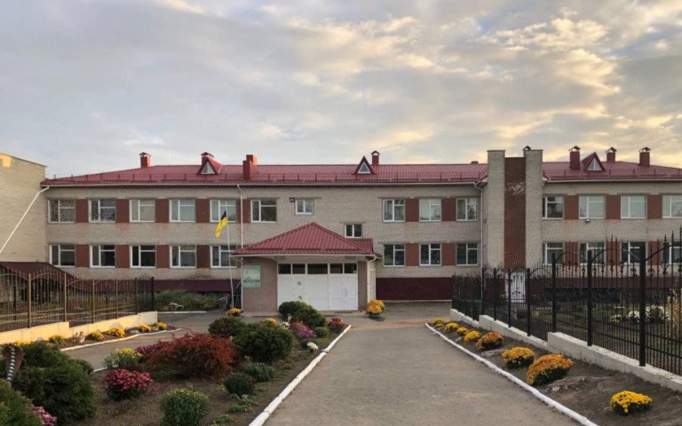 Гімназія гімназія фасад будівля