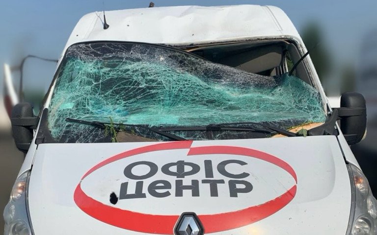 Пошкоджене авто автівка доставлення втрати