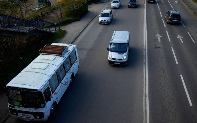В Україні почали діяти нові вимоги техогляду автівок машини на дорозі