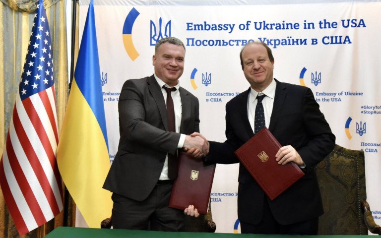 На фото заступник голови Волинської ОВА Денис Денищенко та губернатор Колорадо Джаред Поліс