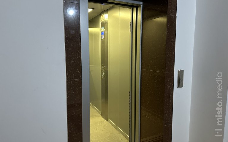 ліфт підйомник кабіна