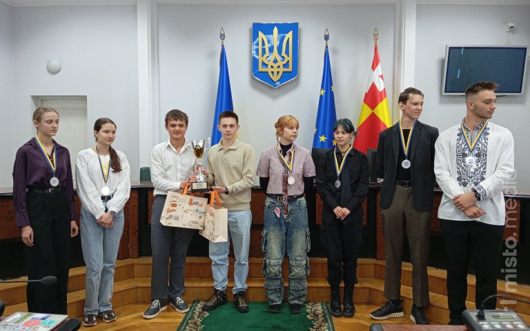нагородження фіналістів дебатної ліги