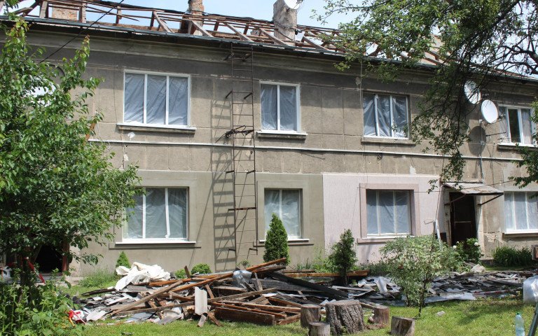 Будинок, який постраждав від російської атаки. Будинок, який постраждав від російської атаки.