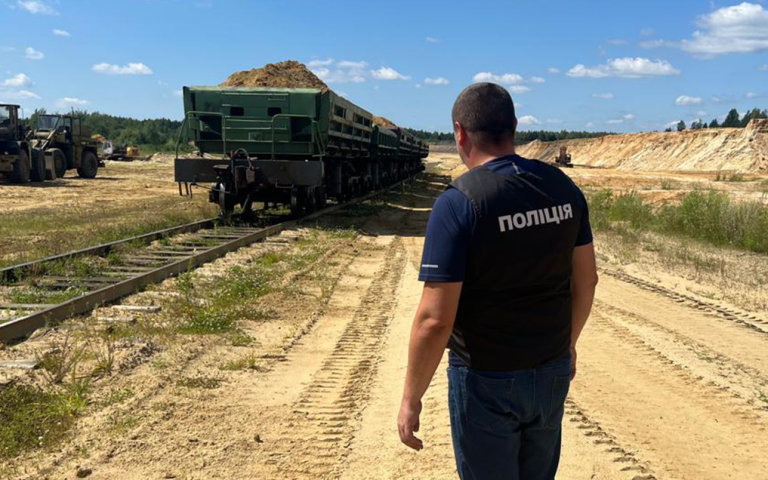 Правоохоронці перевіряють кар'єр.