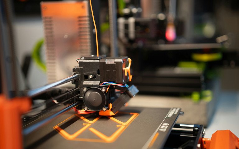 У Луцьку організували курс із 3D-моделювання та друку для дорослих. 3D принтер