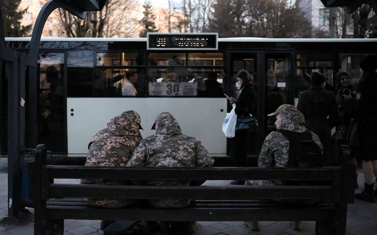 Військові військові цивільні люди