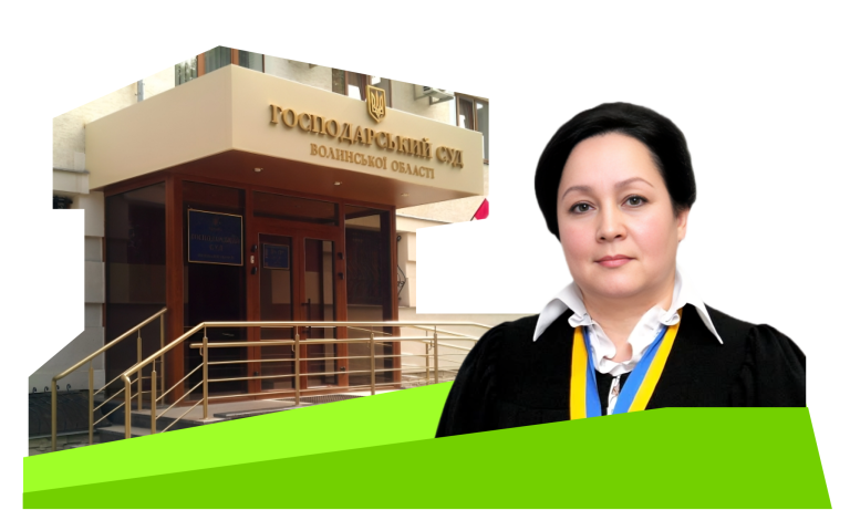 будівля суду та Оксана Слободян