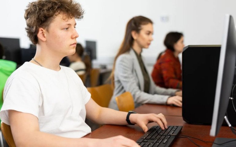 підлітки екзамен НМТ