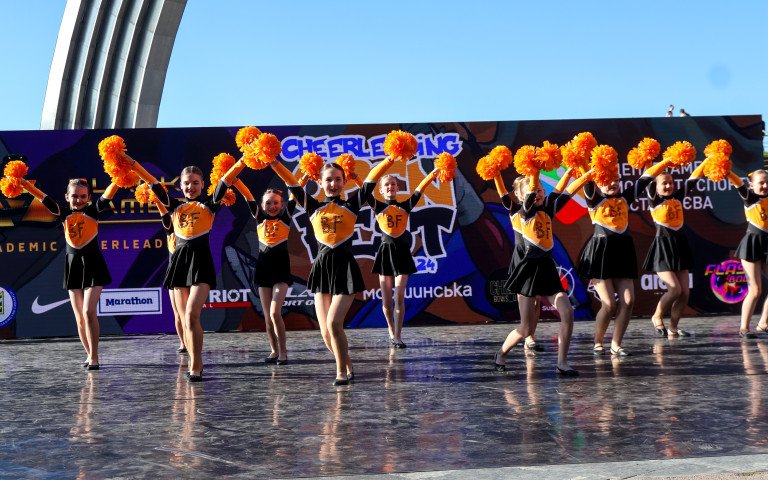 виступ чирлідерок