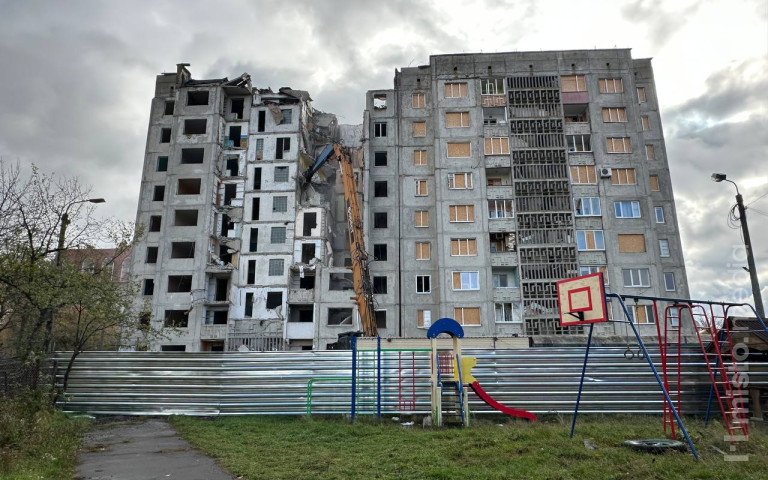 пошкоджений будинок