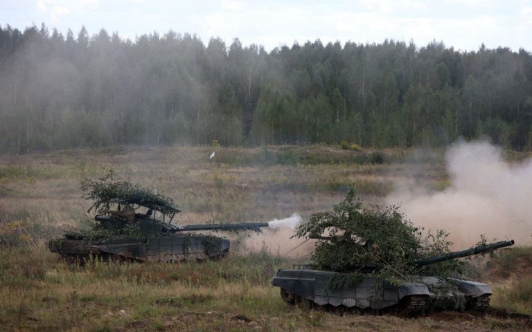 танки в полі