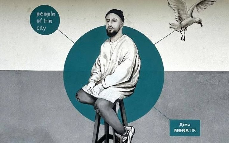 мурал співак стінопис