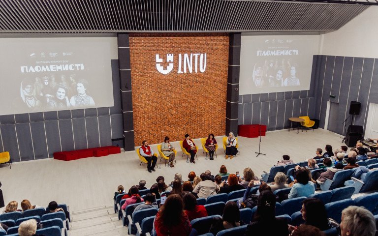 учасниці фестивалю