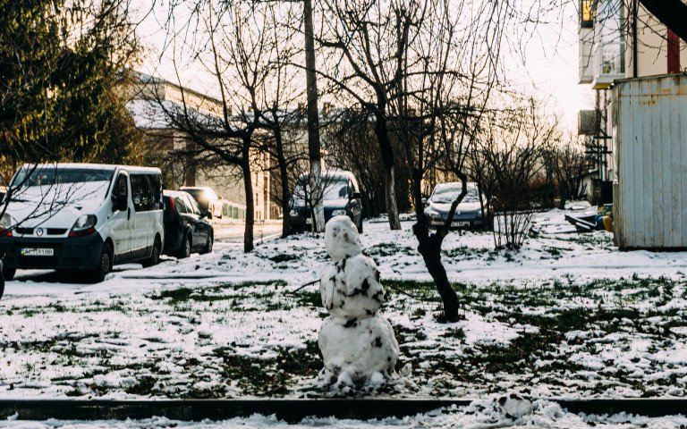 сніговик у Луцьку