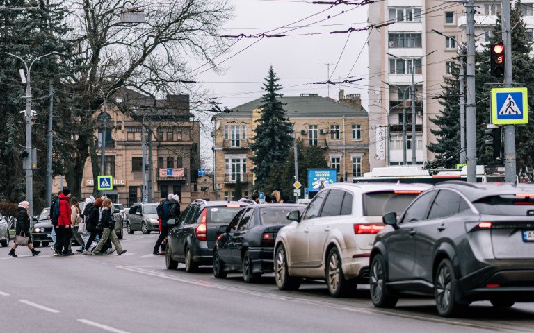 дорога авто пішоходи