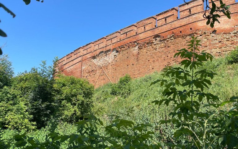 У Луцькому замку обсипалася частина зовнішнього муру частина Луцького замку