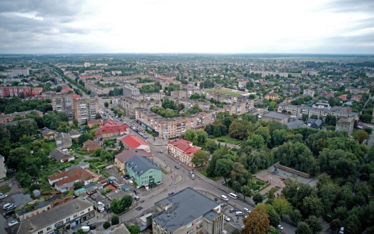 місто краєвид панорама дерева будівлі вулиці