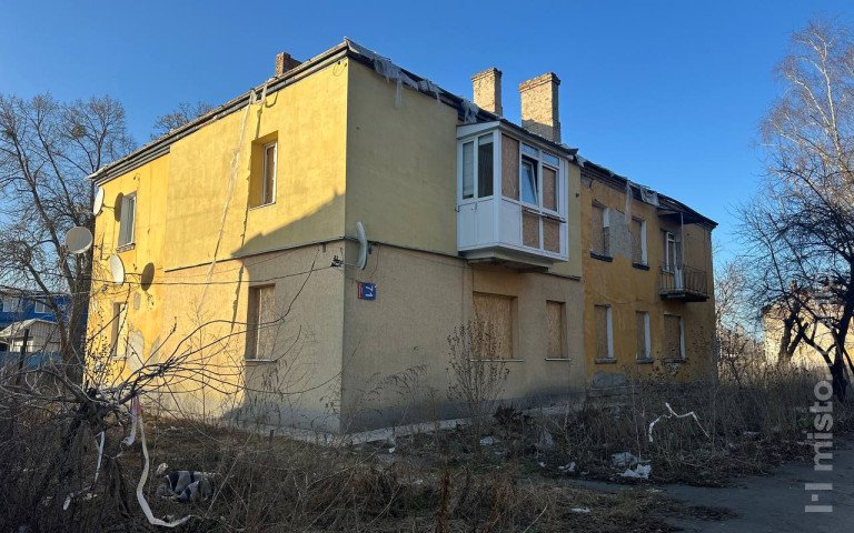 пошкоджений будинок