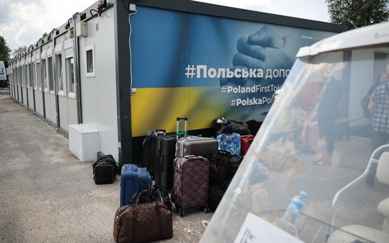 валізи на пункті пропуску