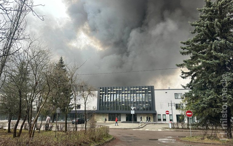 Лучан просять не відкривати вікна через задимлення