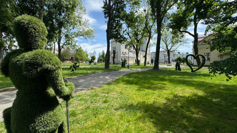 Садові скульптури у Володимирі