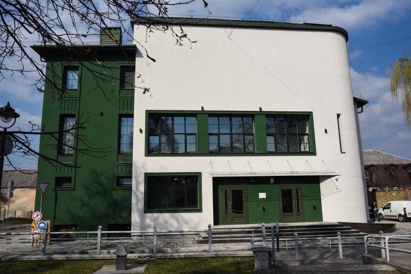 Бізнес-центр на вул П’ятницька Гірка, 2. Фото: Світлана Солт.