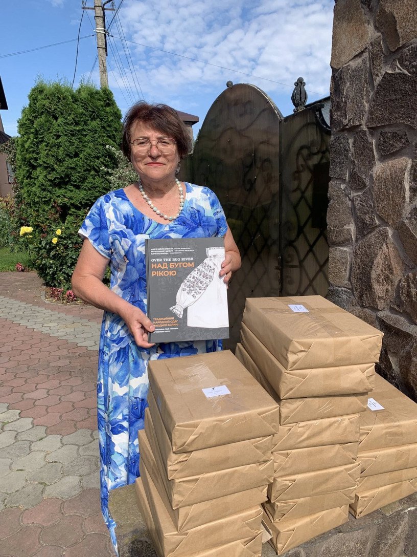 Авторка ідеї, колекціонерка, власниця етногалереї «Русовичі» у Нововолинську Марія Доліновська. 