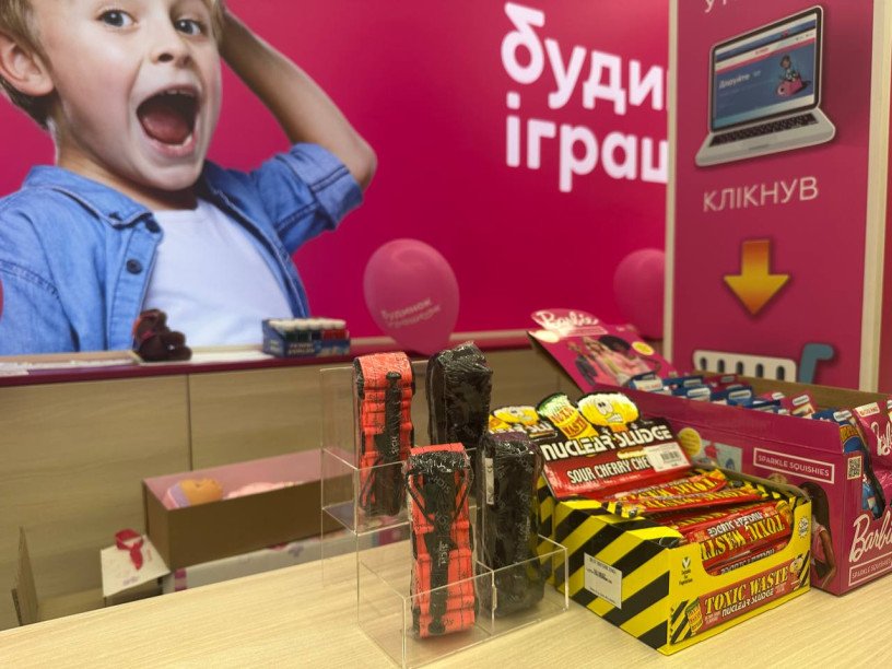 Турнікети на касі магазину в РЦ «Промінь». Турнікети на касі магазину в РЦ «Промінь».