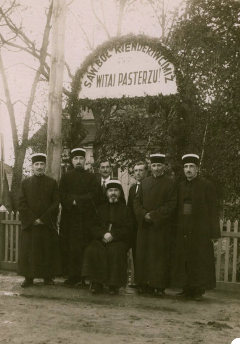 Груповий портрет караїмського духовенства у Луцьку, 17.05.1929. Опубілковано на Фейсбук сторінці Іудейської ортодоксальної релігійної громади Луцька.