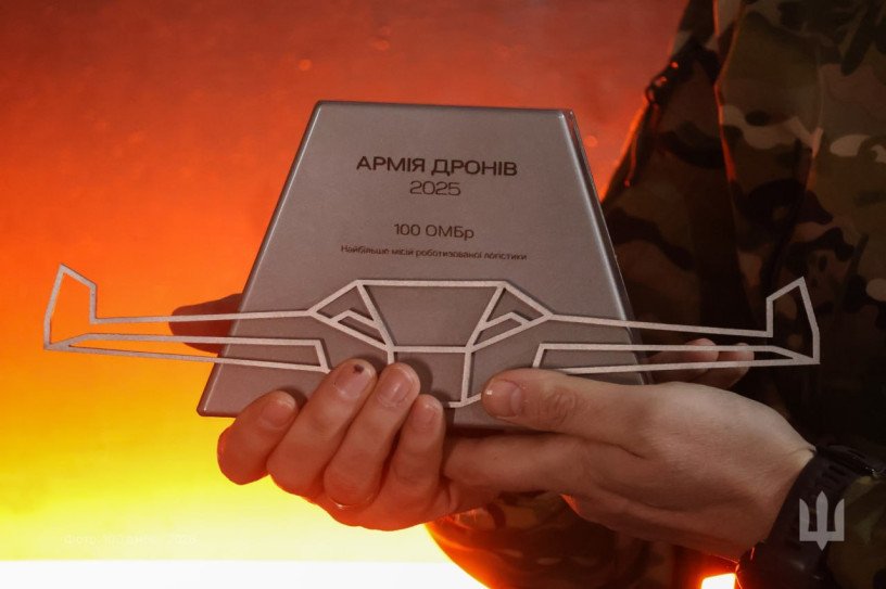 Нагорода, яку отримав підрозділ. Фото: 100 ОМБр. Нагорода, яку отримав підрозділ. Фото: 100 ОМБр.