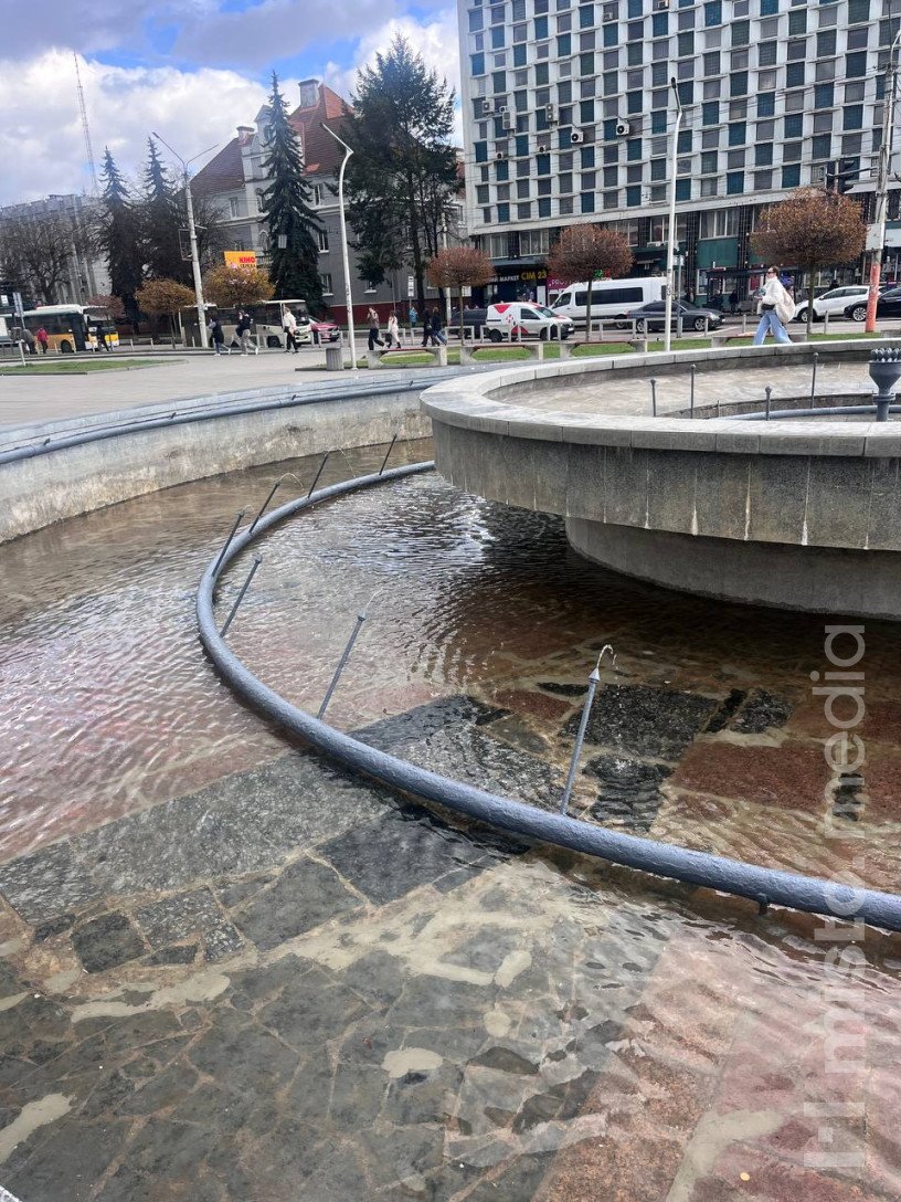 Фонтан поблизу РЦ «Промінь». Фото: misto.media.
