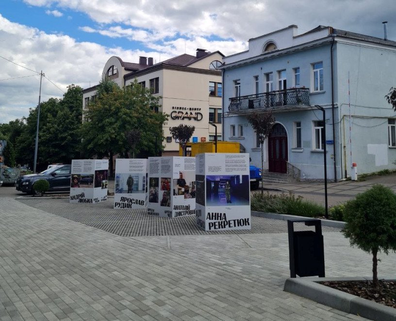 Стенди розказують про військових, які полишили звичну професію. Фото: Тетяна Зубрик