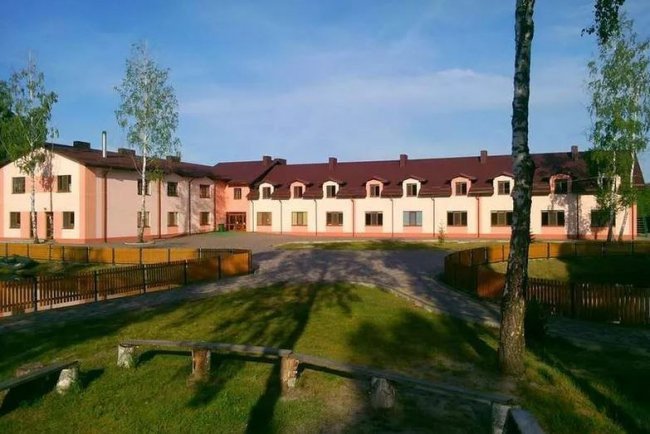 Притулок у с. Заозерне Благодійного фонду «Переображення» Притулок у с. Заозерне Благодійного фонду «Переображення»