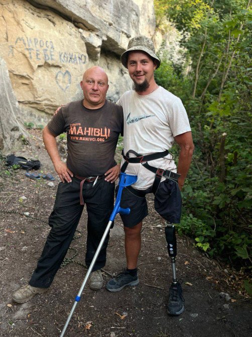 Ветеран Петро Кулик з Білина й Тарас Білошицький — організатор турклубу «Манівці»
