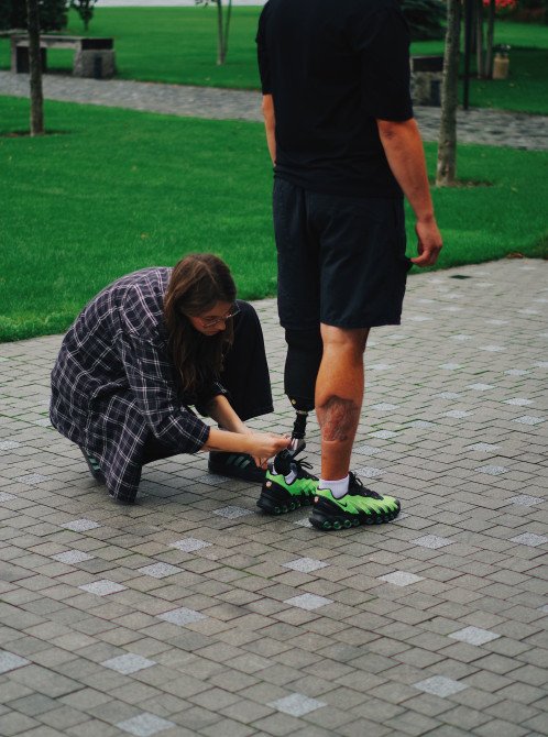 Перші кроки на новому протезі. Фото: U+ System Перші кроки на новому протезі. Фото: U+ System